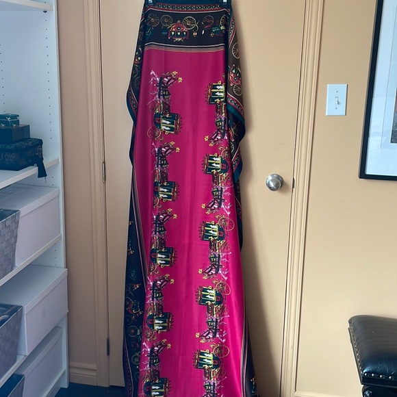 Oversized Stunning Scarf/Wrap/Shawl 34”x71” - Picture 5 of 7